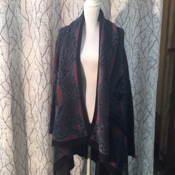 Rachel from Rachel Roy carpet sweater - Picture 2 of 8